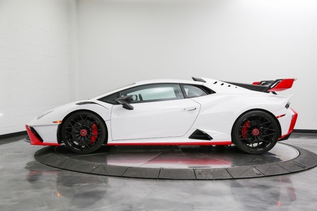 2022 Lamborghini Huracan STO  2