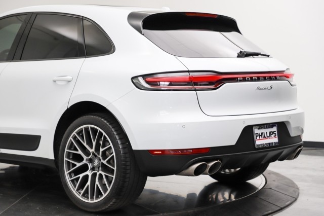 2021 Porsche Macan S 10