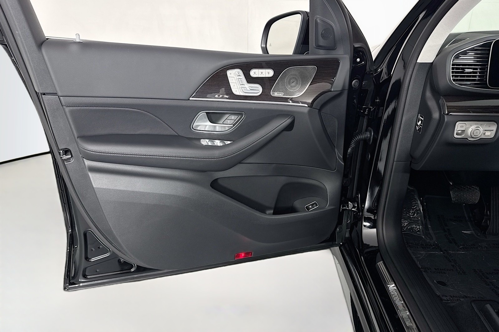 New 2026 Black Mercedes-Benz GLE 450 4MATIC® SUV image 20