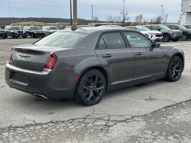 2022 Chrysler 300 300S 3