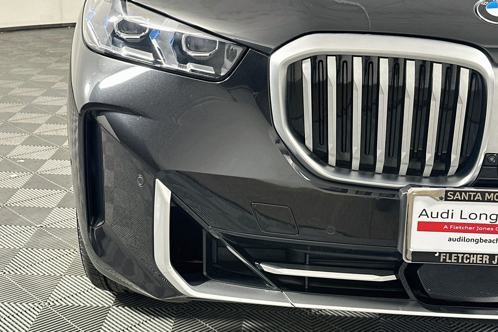 Used 2025 Black Sapphire Metallic BMW sDrive40i image 15