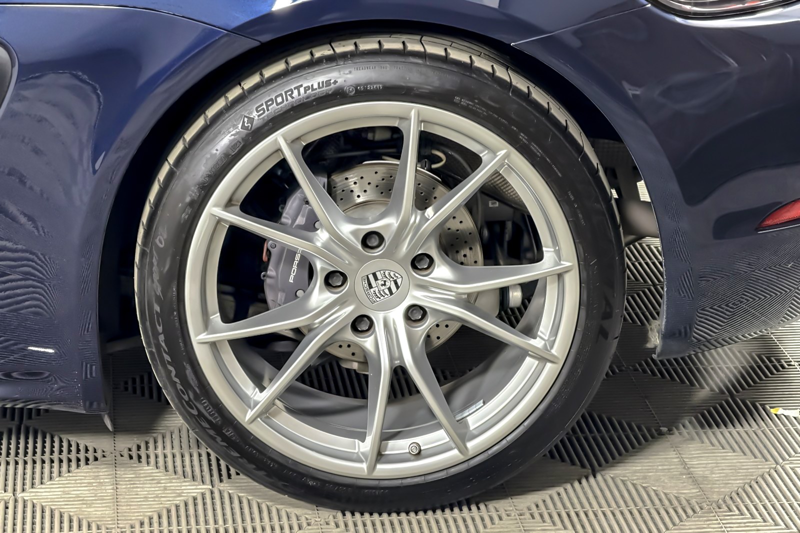 Used 2018 NIGHT BLUE Porsche Coupe image 22