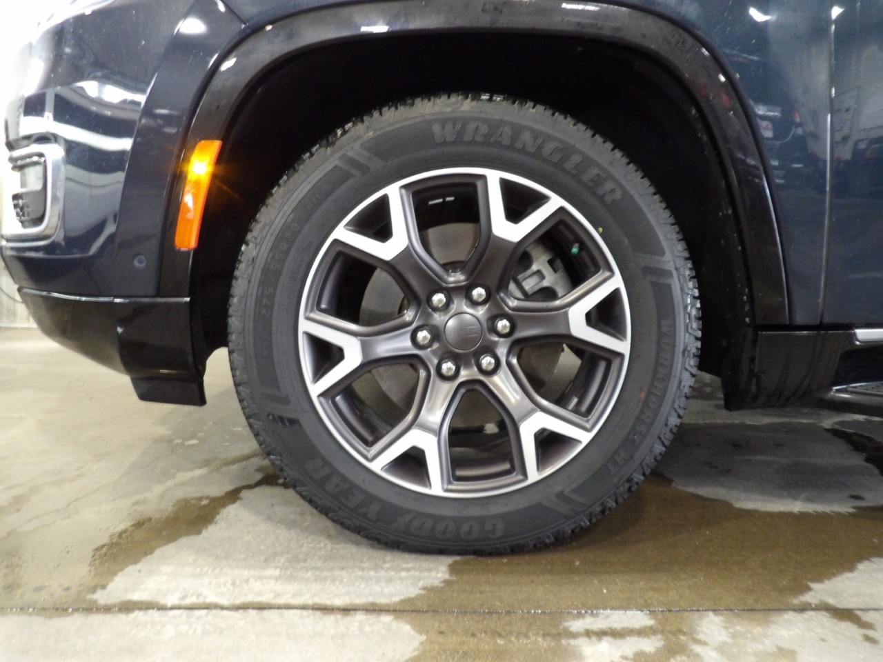 View vehicle photo 5