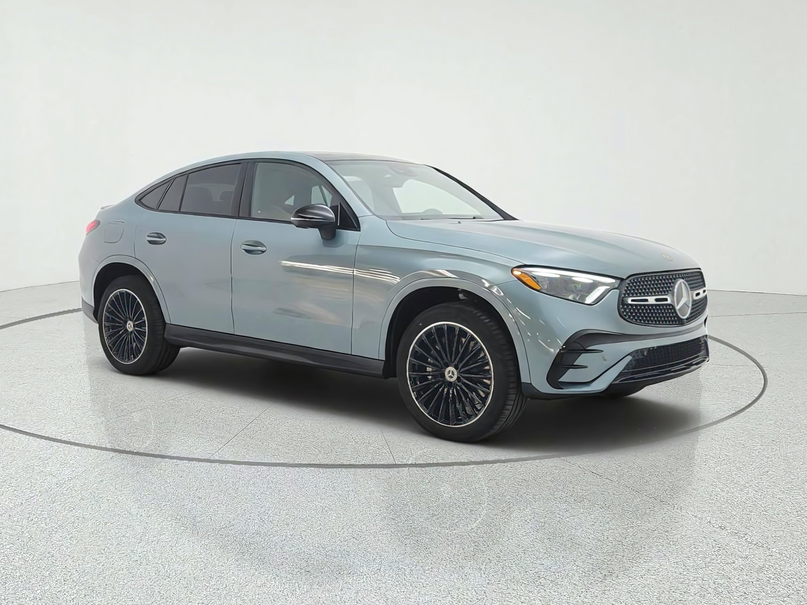 New 2027 Verde Silver Metallic Mercedes-Benz GLC 300 4MATIC® Coupe image 3