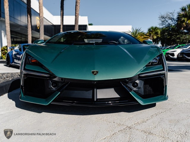 Lamborghini Revuelto
