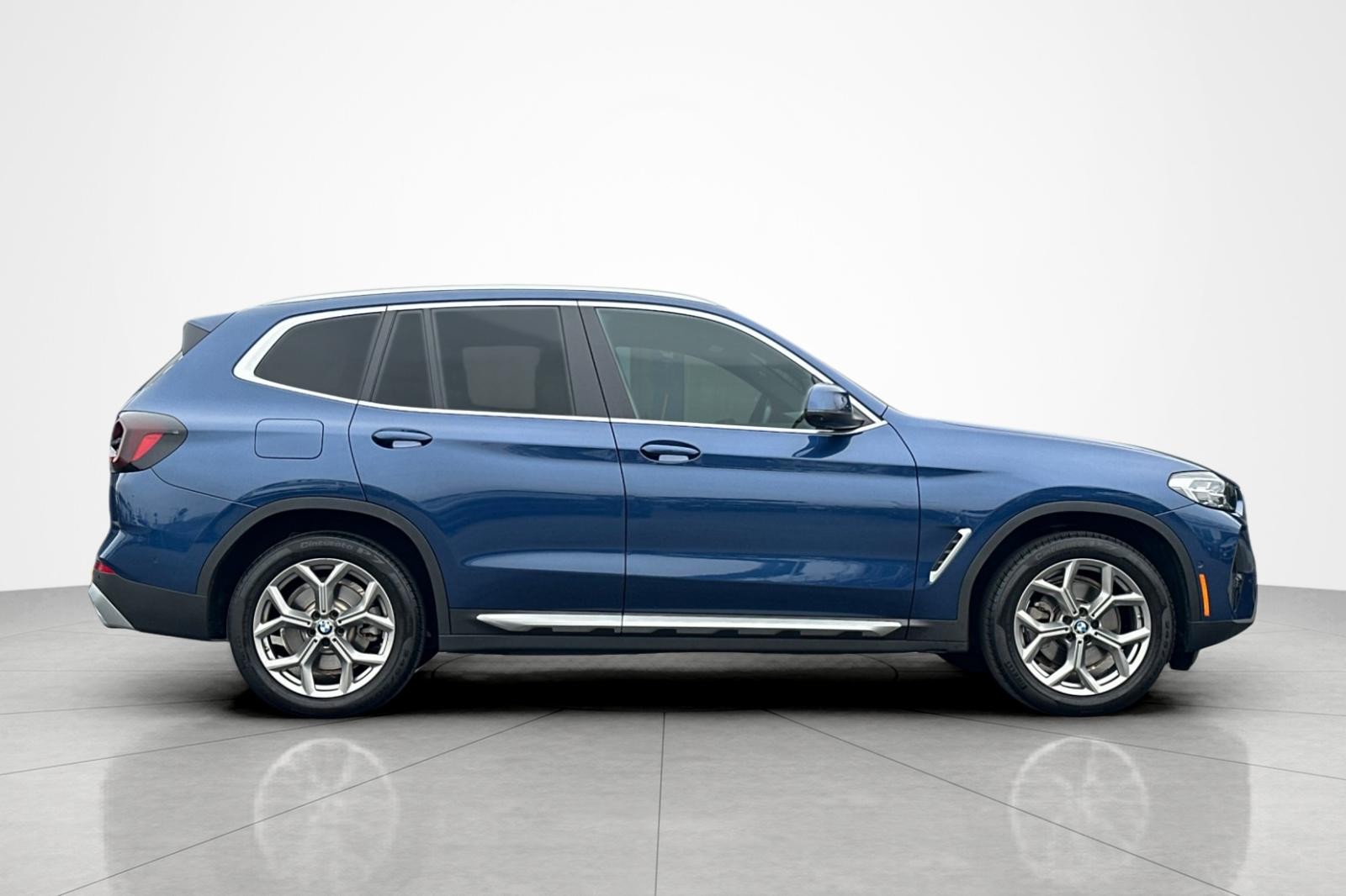 Used 2023 Phytonic Blue Metallic BMW sDrive30i image 6