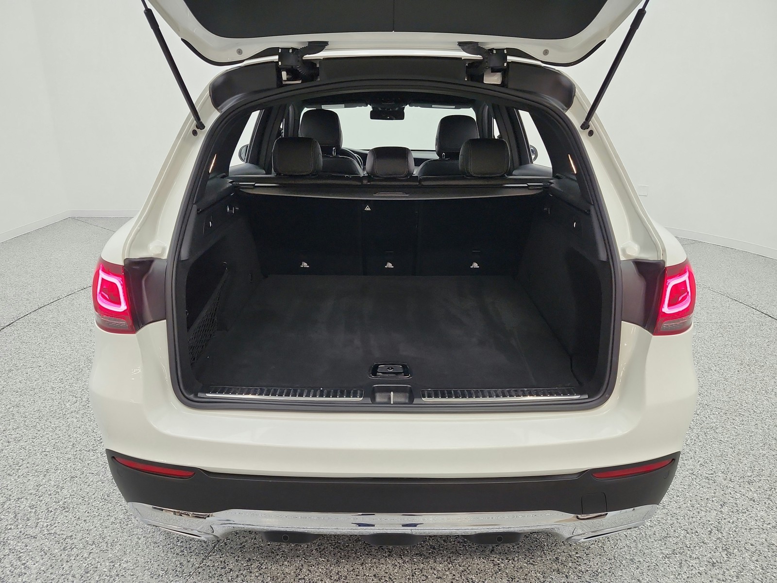 Used 2022 Polar White Mercedes-Benz GLC 300 SUV image 27