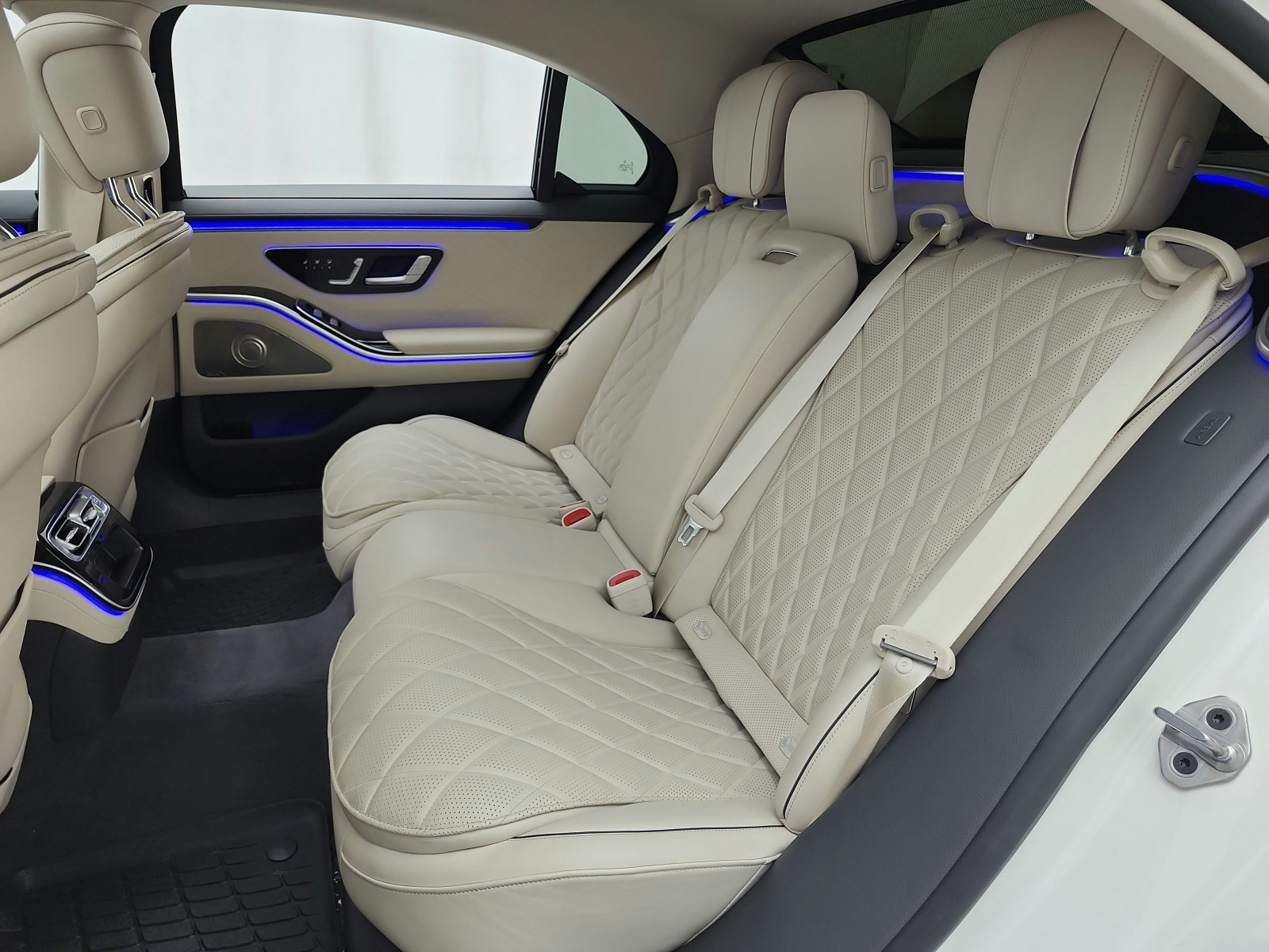Used 2023 MANUFAKTUR Diamond White Mercedes-Benz S 580 4MATIC® Sedan image 15