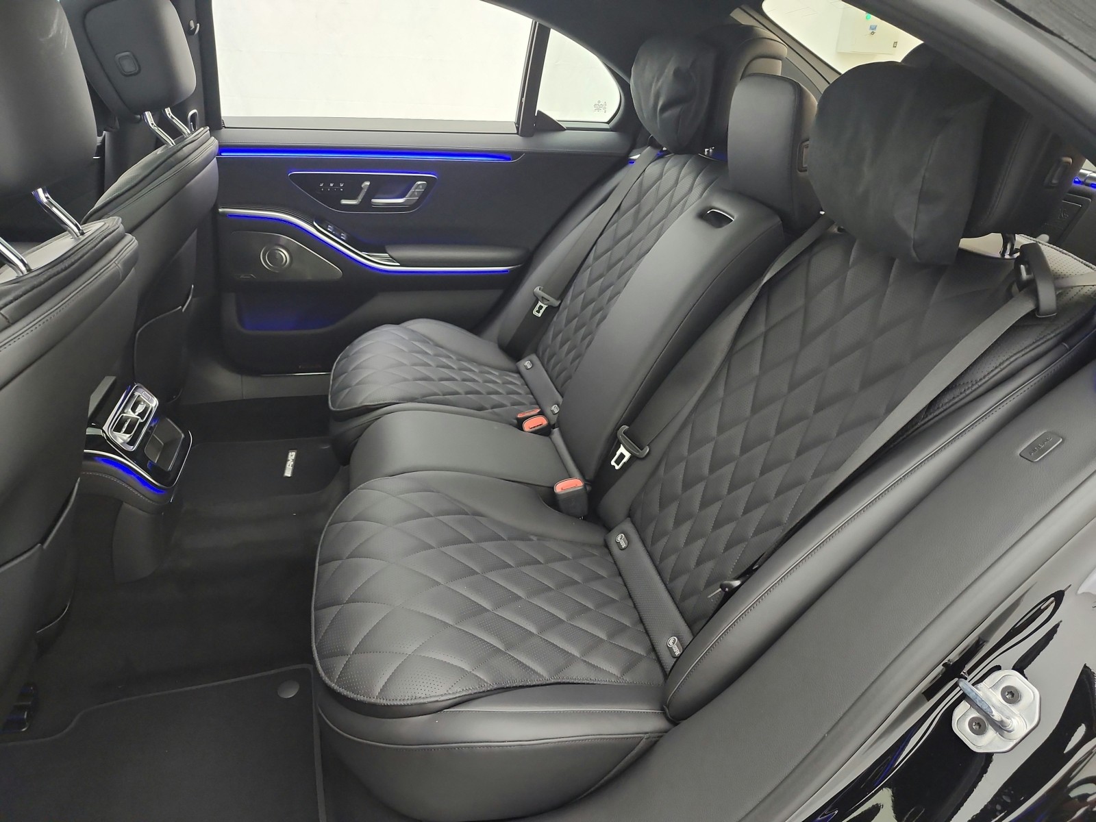 New 2026 Obsidian Black Metallic Mercedes-Benz S 500 4MATIC® Sedan image 11