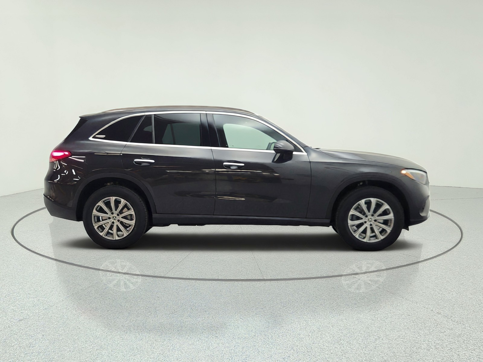 New 2027 Graphite Grey Metallic Mercedes-Benz GLC 300 SUV image 4