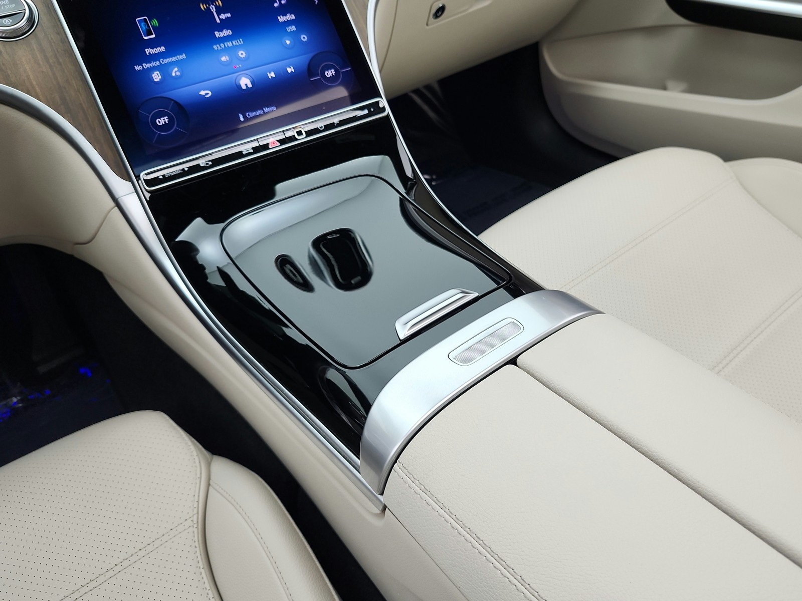 Certified Used 2024 Polar White Mercedes-Benz C 300 image 15