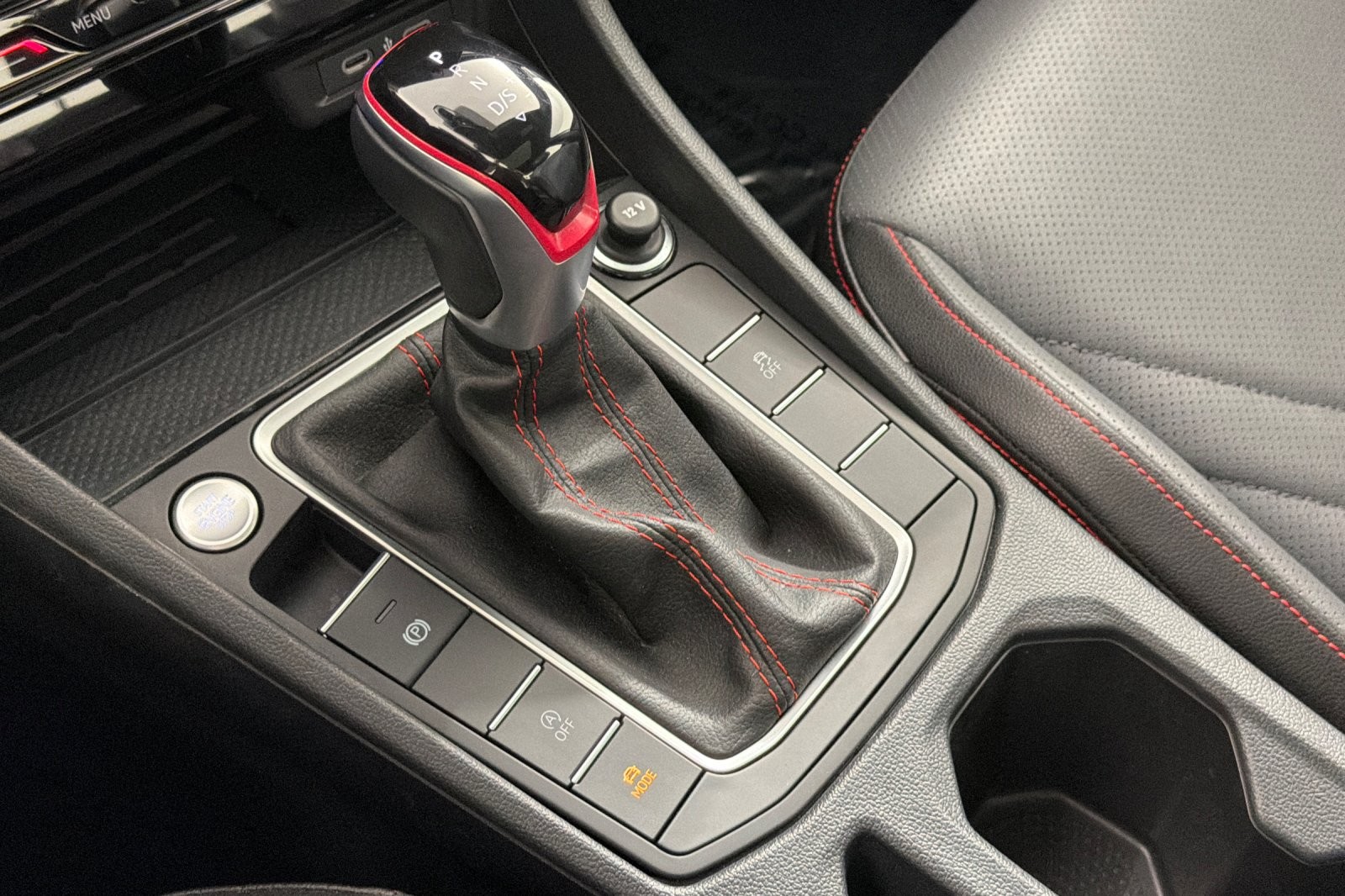 Used 2025 Pure White Volkswagen Autobahn DSG image 25