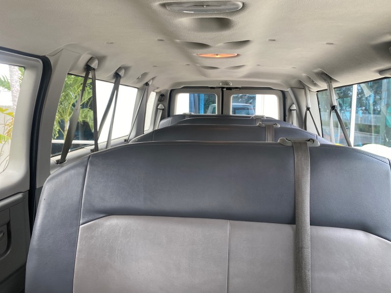 2008 Ford Econoline Wagon XLT 15 PASSENGERS E350 CLEAN in , 