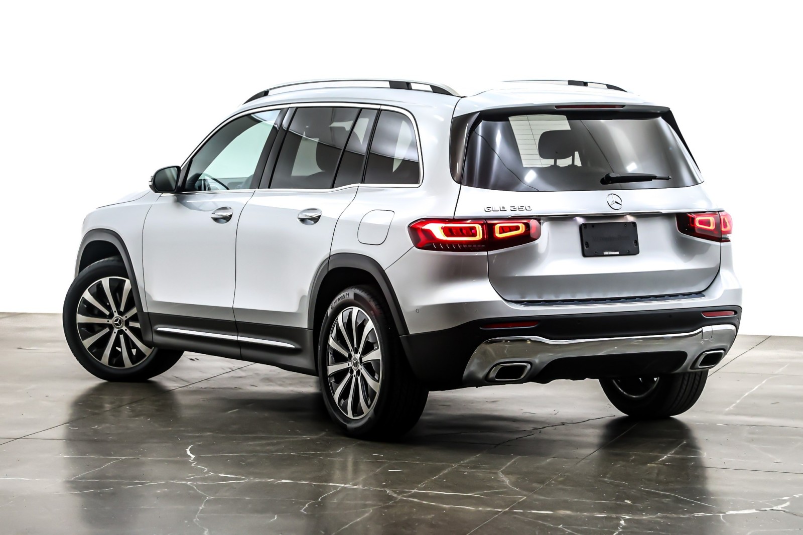 Used 2022 Iridium Silver Metallic Mercedes-Benz GLB 250 SUV image 13