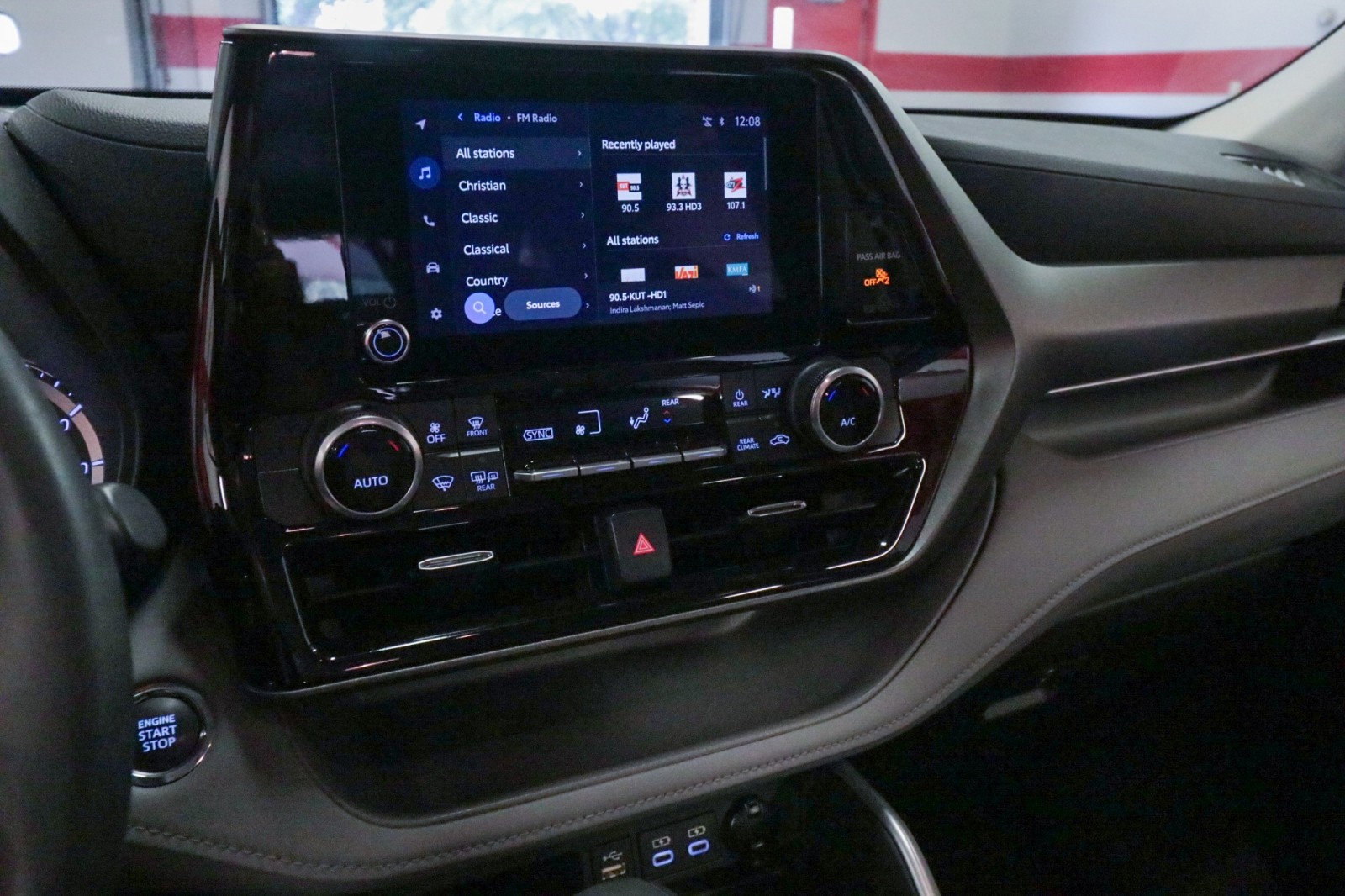 Used Car 2023 Toyota Highlander  Le For Sale Under $35,000 In Austin, Texas