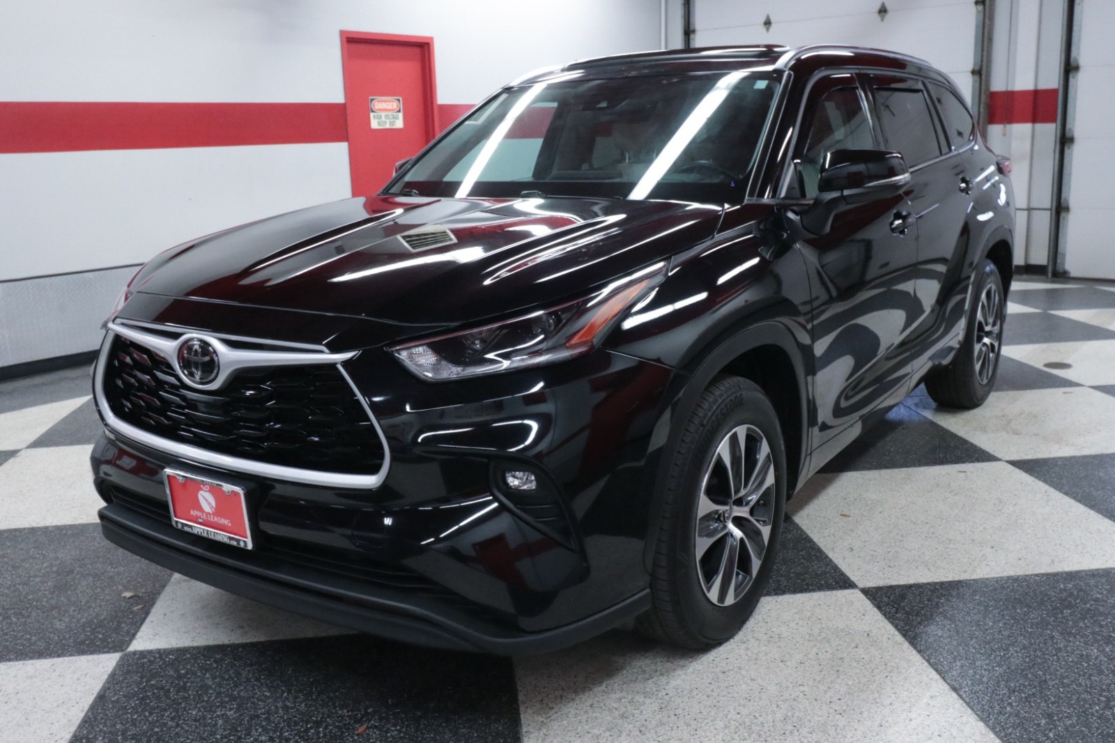 Used Car 2021 Toyota Highlander  Xle For Sale Under $35,000 In Austin, Texas