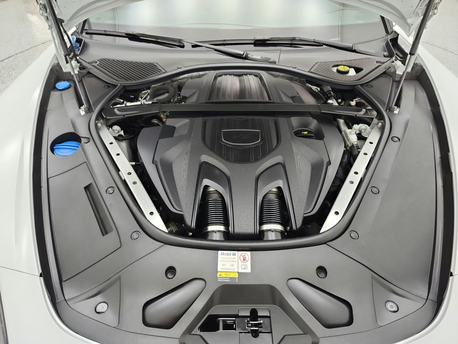Used 2023 Carrara White Metallic Porsche  image 16