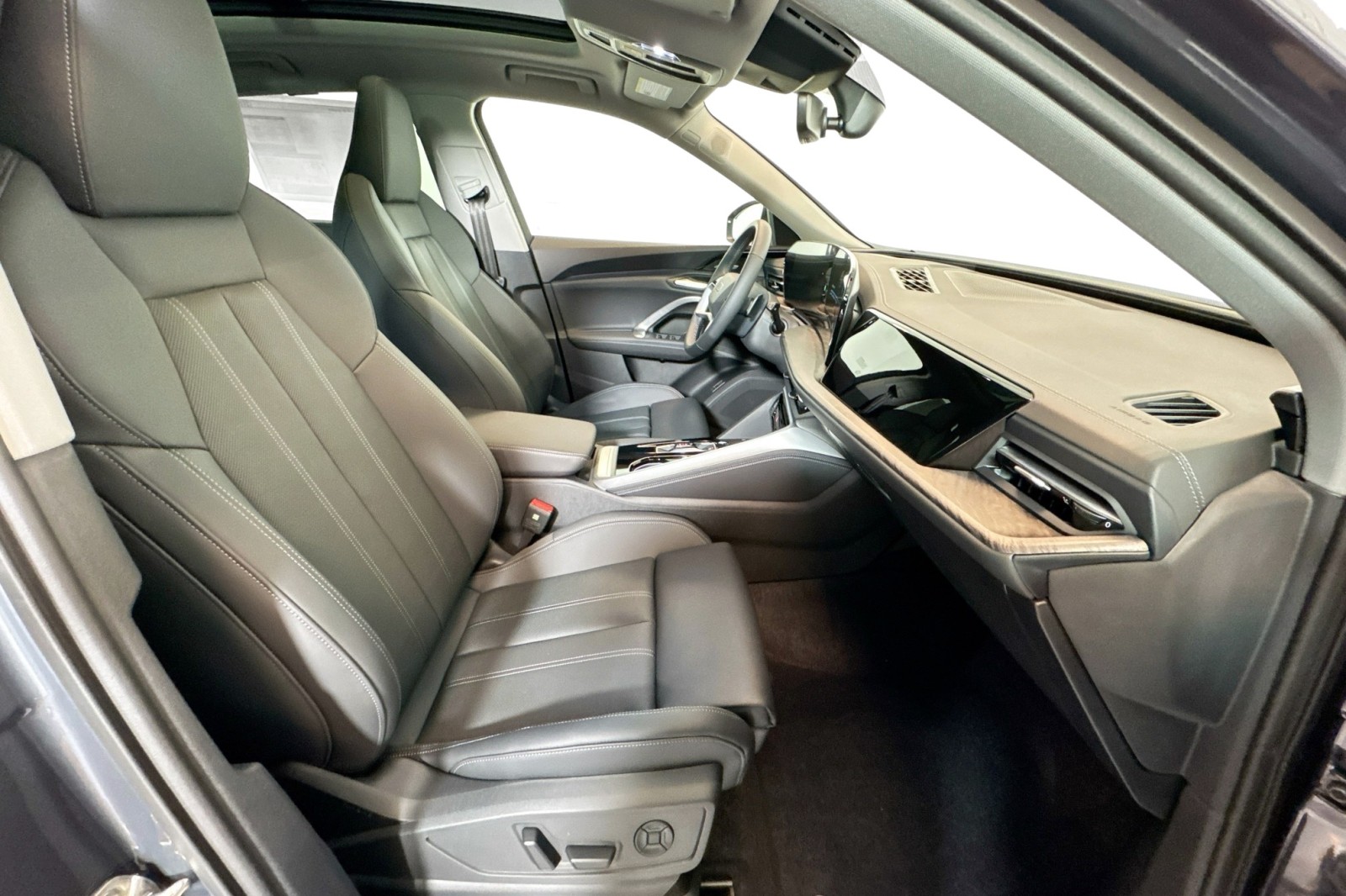 New 2025 Tambora Gray Metallic Audi Premium Plus 2.0 TFSI quattro image 25