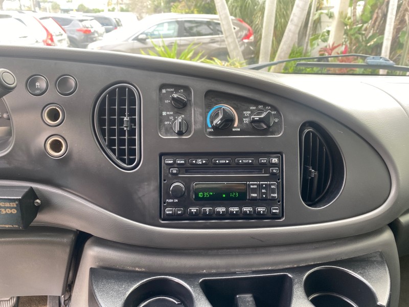 2008 Ford Econoline Wagon XLT 15 PASSENGERS E350 CLEAN in , 
