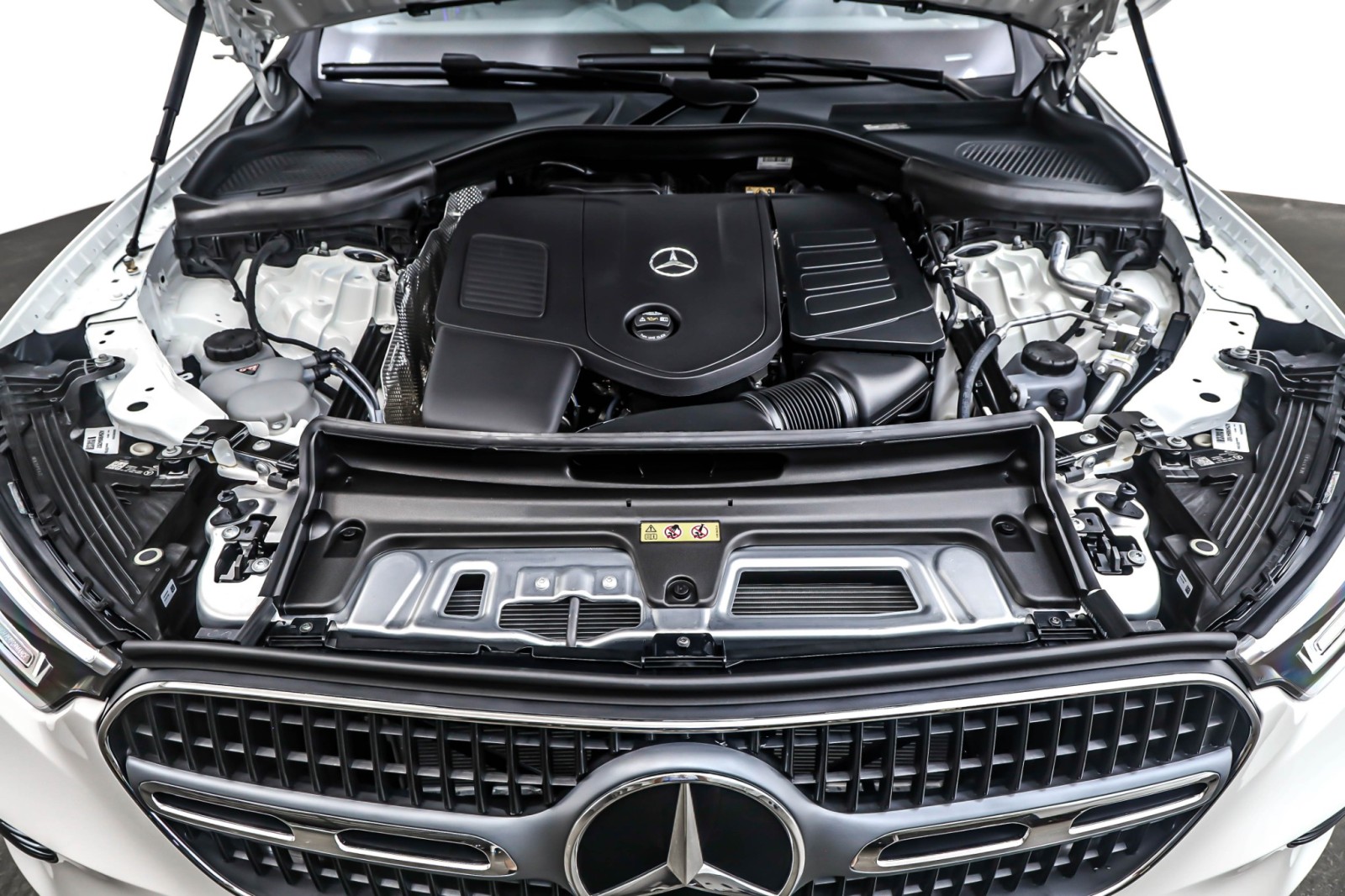 New 2026 Polar White Mercedes-Benz GLC 300 image 11