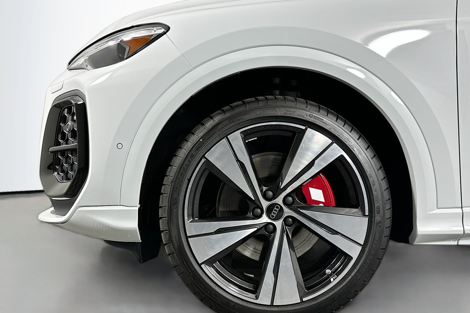 New 2025 Glacier White Metallic Audi Premium Plus image 11