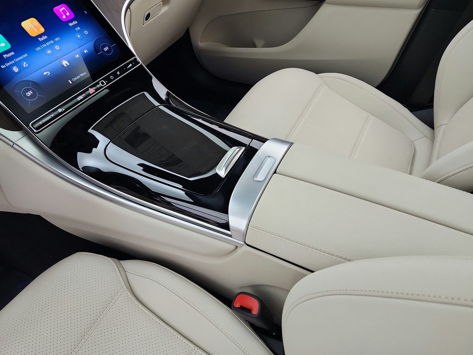 New 2026 Polar White Mercedes-Benz GLC 300 4MATIC® SUV image 10