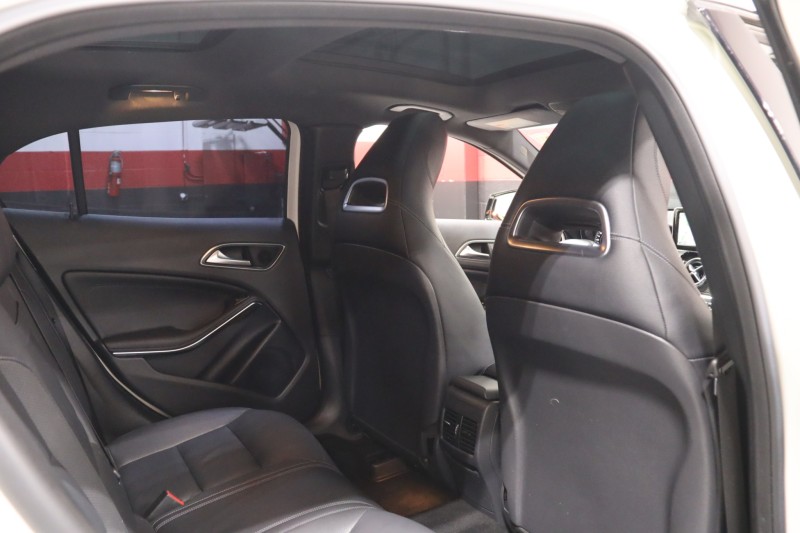 2015 Mercedes-Benz GLA 45 AMG 4MATIC w/Performance Pkgs 4dr Suv in , 
