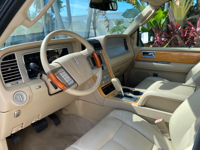 2010 Lincoln Navigator 4WD SUNROOF LOW MILES 31,209 in , 