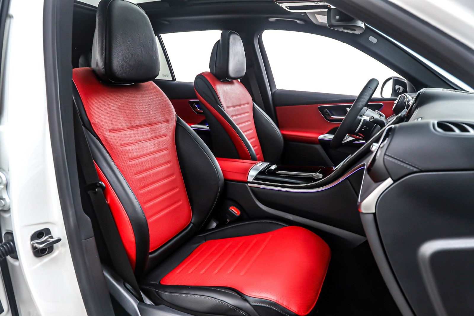 New 2026 Polar White Mercedes-Benz GLC 300 image 7