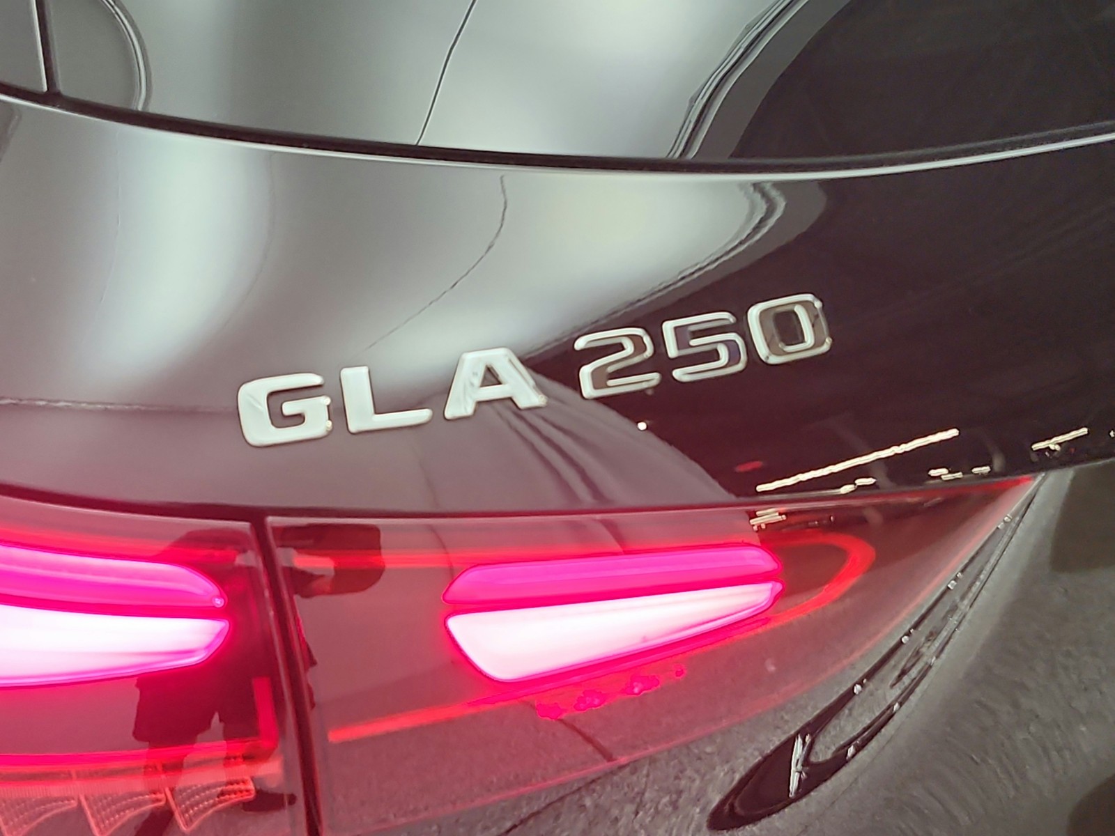 Certified Used 2025 Night Black Mercedes-Benz GLA 250 SUV image 33