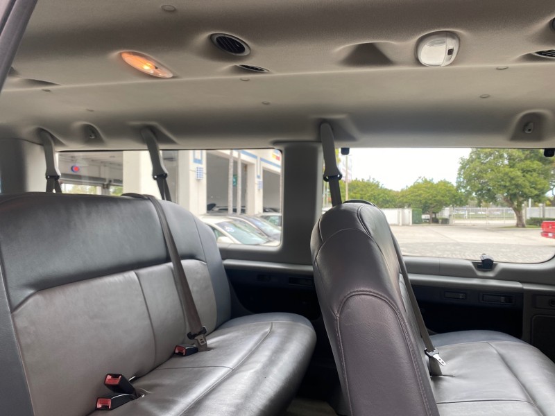 2008 Ford Econoline Wagon XLT 15 PASSENGERS E350 CLEAN in , 