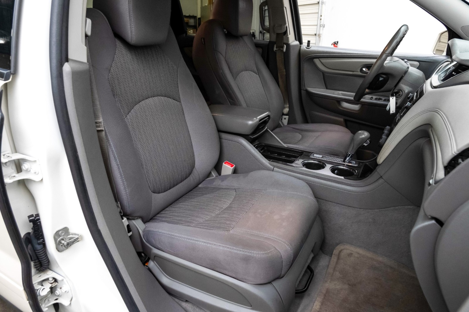 2014 Chevrolet Traverse LT CaptainSeating 3rdRowSeat RearClimatePkg 32