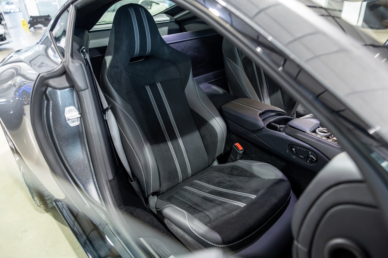 Used Car 2023 Aston Martin Vantage  For Sale Under $160,000 In Boerne, Texas