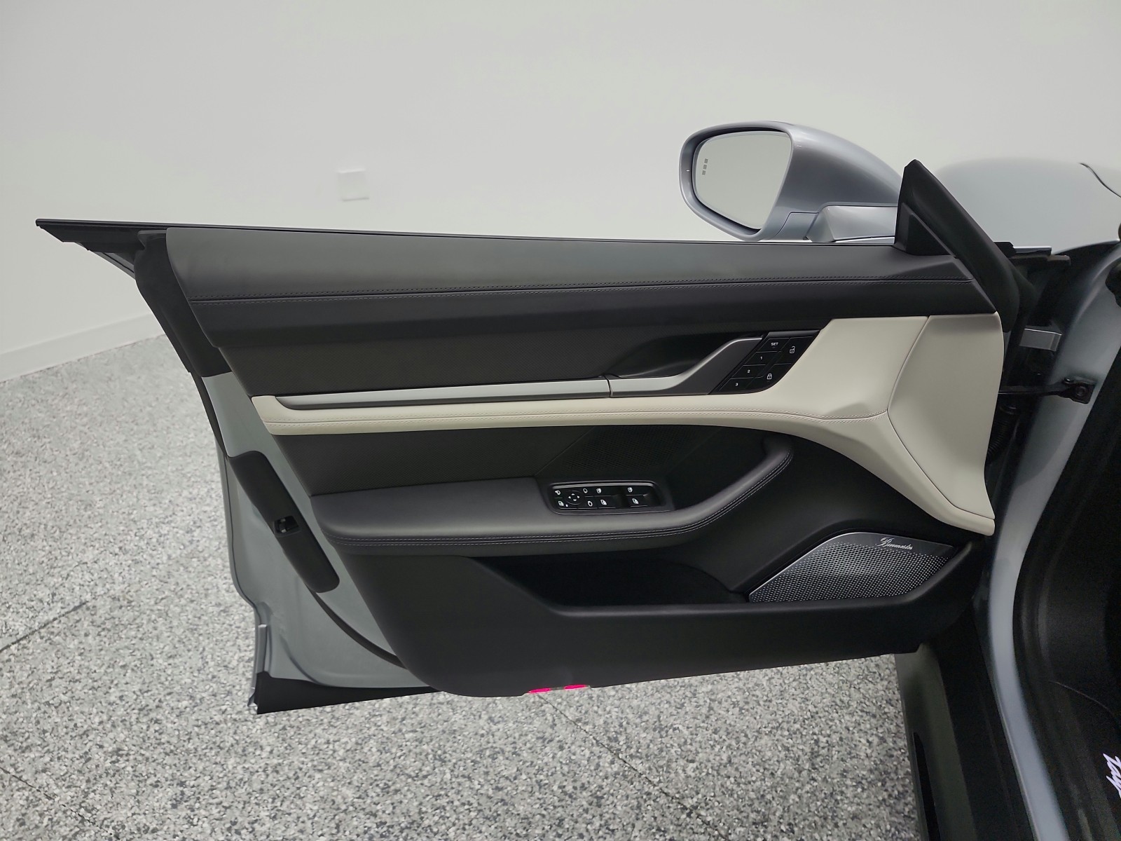 Used 2024 Dolomite Silver Metallic Porsche Turbo AWD image 13