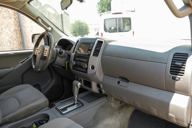 2016 Nissan Frontier SV 11