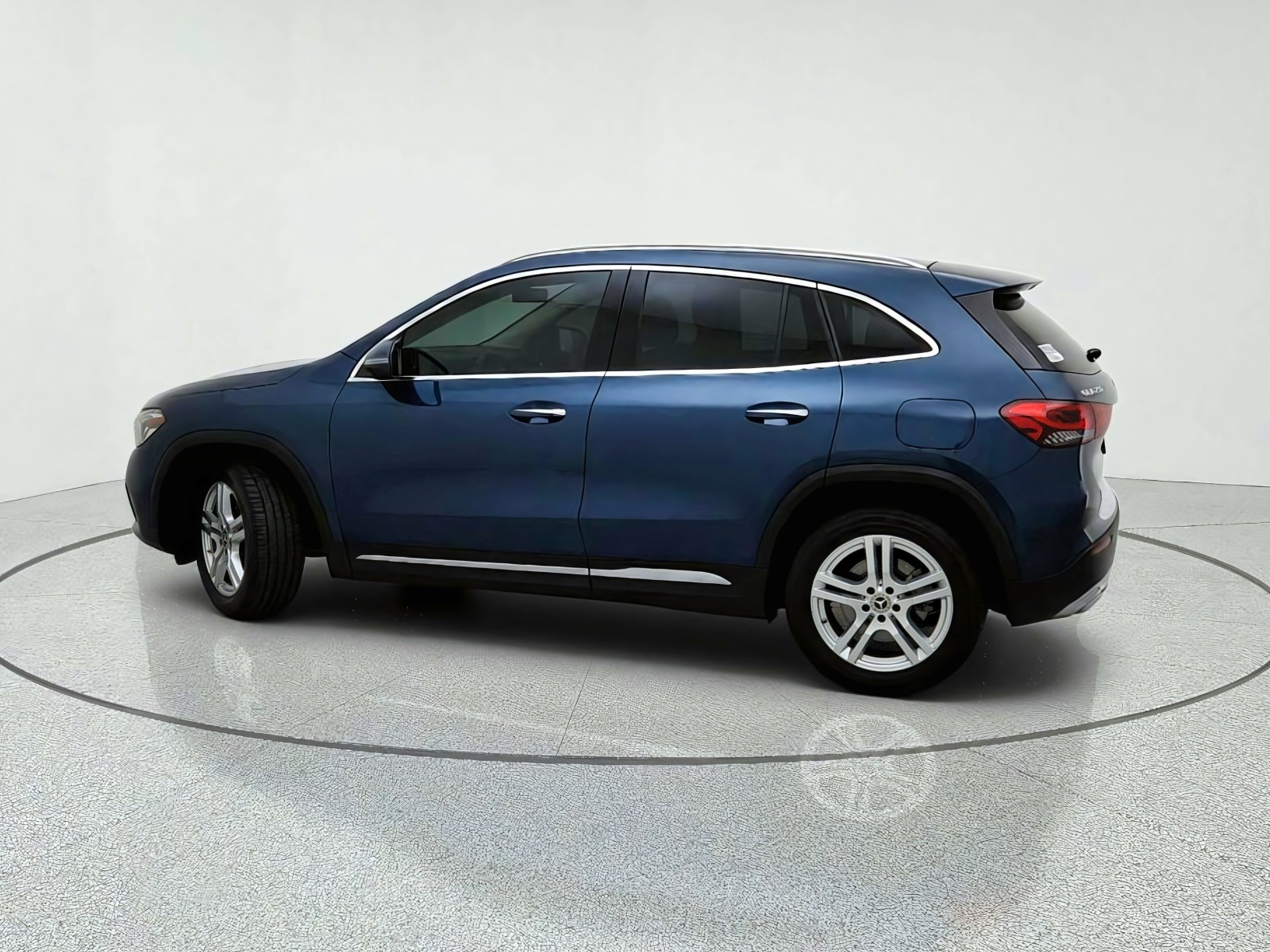 Used 2021 Denim Blue Metallic Mercedes-Benz GLA 250 image 13