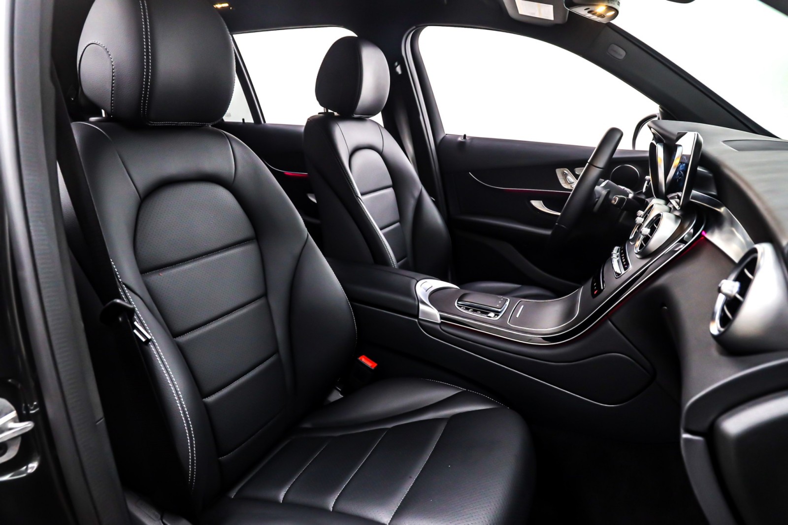 Used 2022 Graphite Grey Metallic Mercedes-Benz GLC 300 image 7