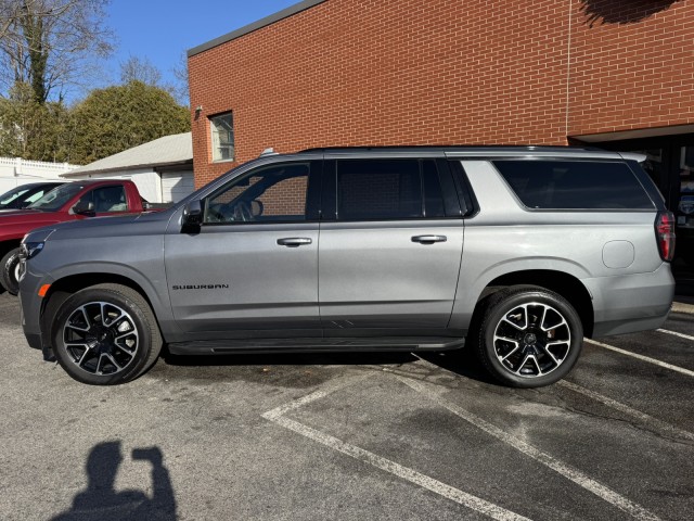 2022 Chevrolet Suburban RST 2