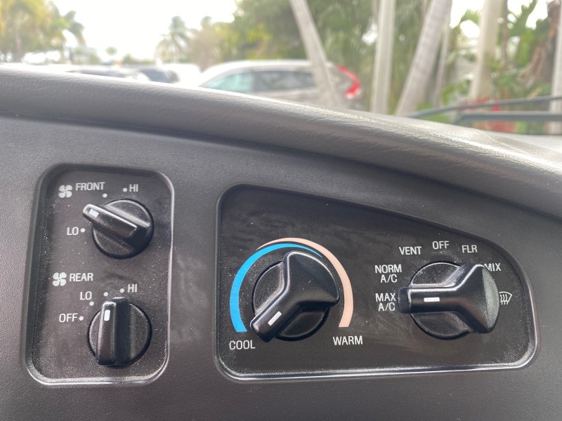 2008 Ford Econoline Wagon XLT 15 PASSENGERS E350 CLEAN in , 