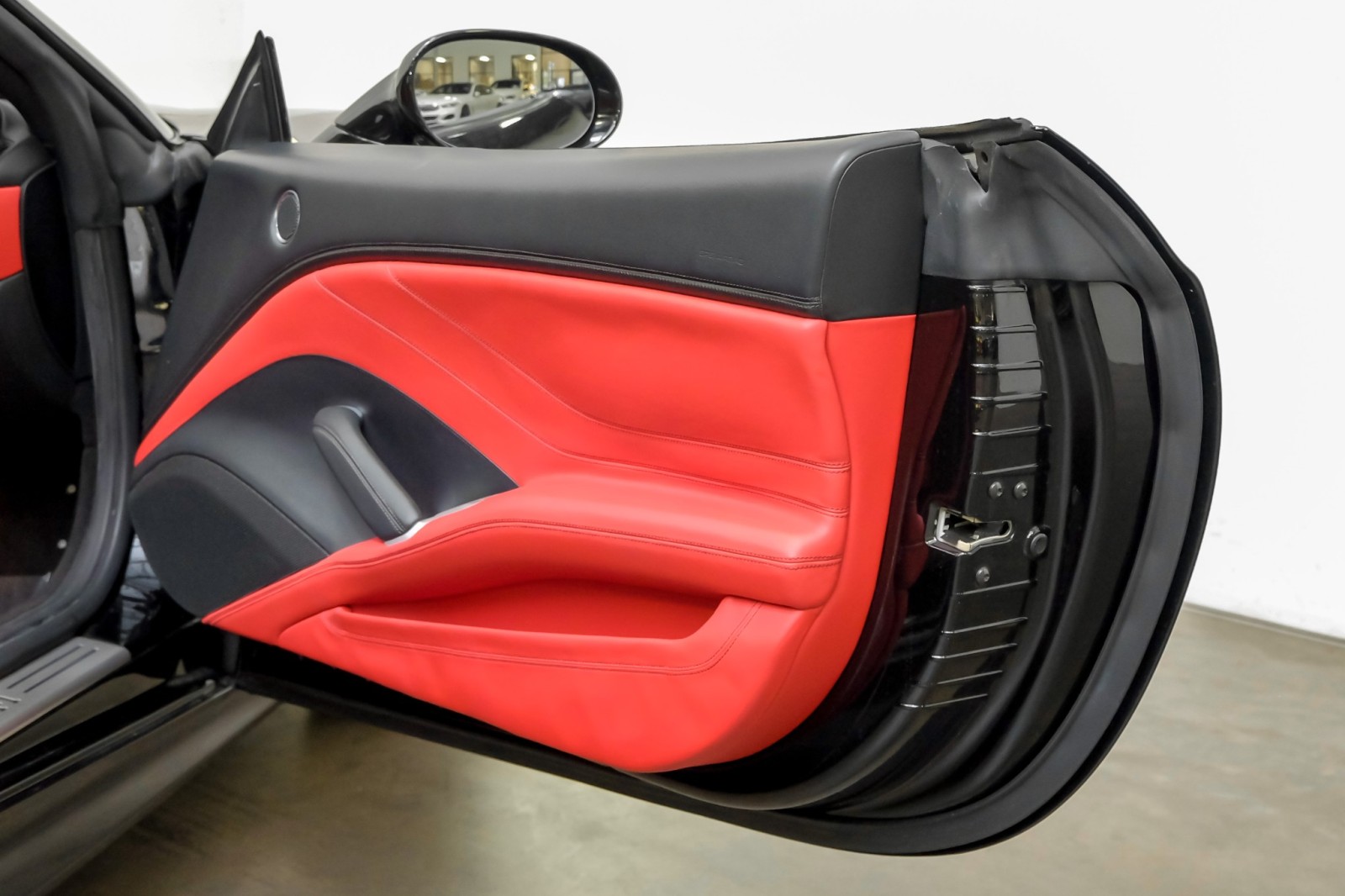 2015 Ferrari California T Convertible MagneRide HiFiSound Shields 20Forged 40