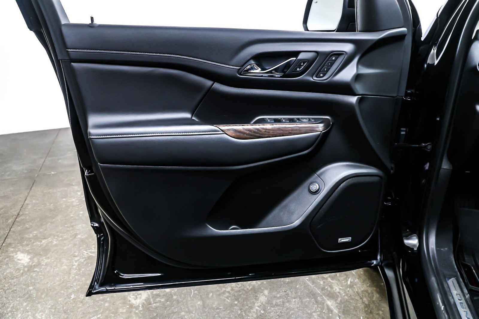 Used 2023 Ebony Twilight Metallic GMC AWD 4dr Denali image 21