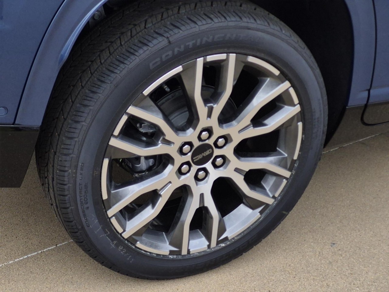 View vehicle photo 5