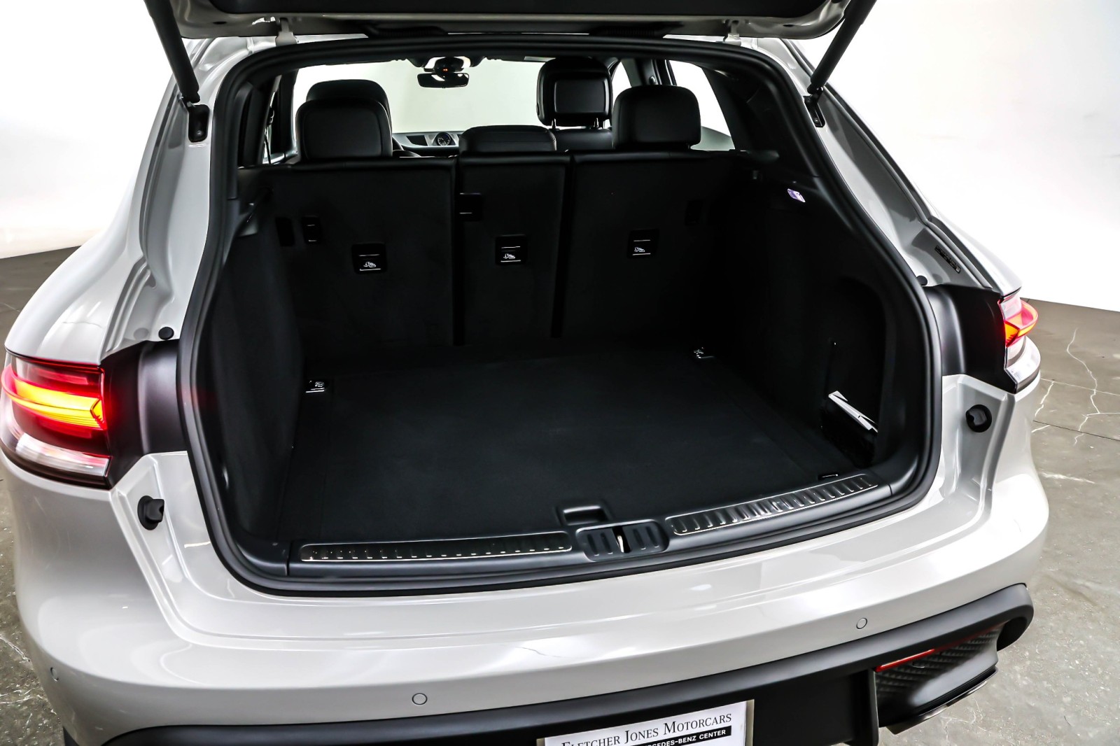 Used 2024 Chalk Porsche S AWD image 23