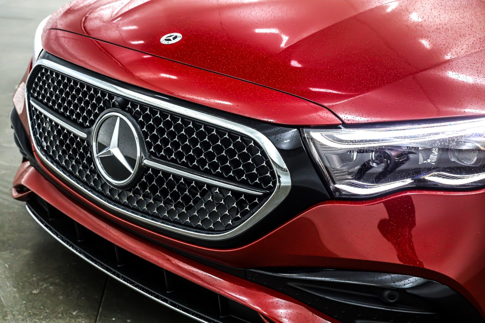 New 2026 MANUFAKTUR Patagonia Red Mercedes-Benz E 350 image 13