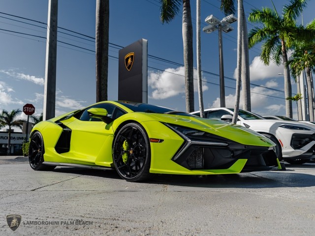Lamborghini Revuelto