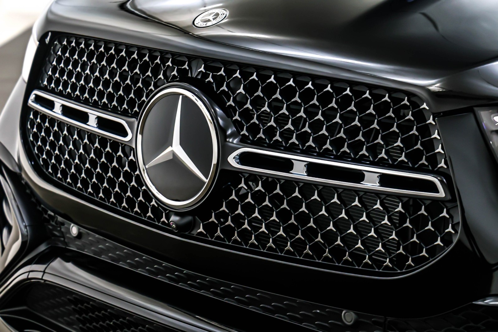 New 2026 Obsidian Black Metallic Mercedes-Benz GLE 580 image 13