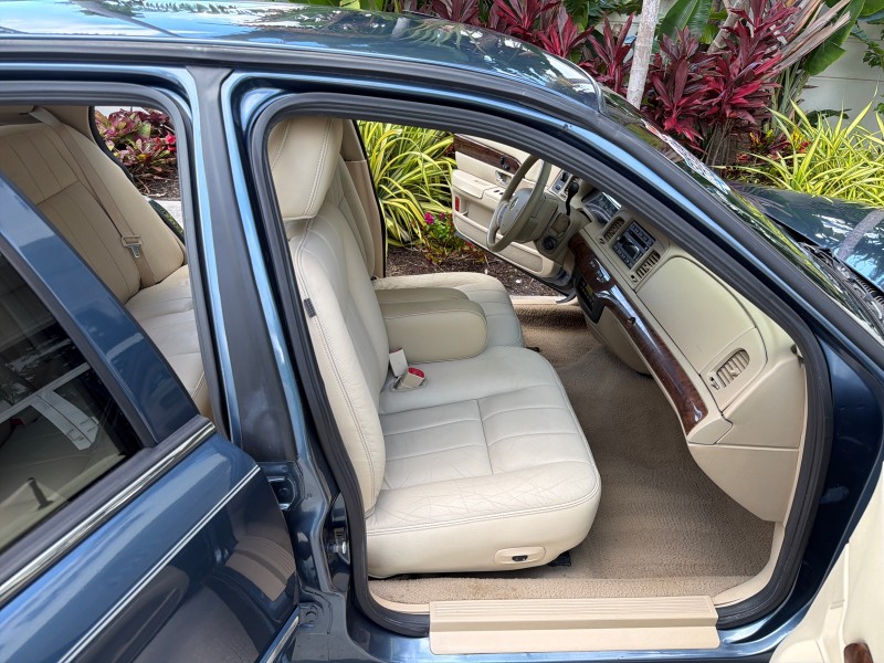 2007 Mercury Grand Marquis LS LOW MILES 52,599 1 OWNER in ,