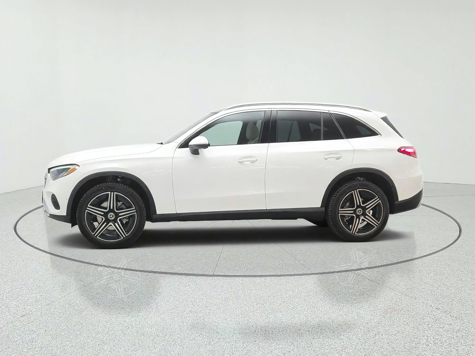 New 2027 Polar White Mercedes-Benz GLC 300 SUV image 8