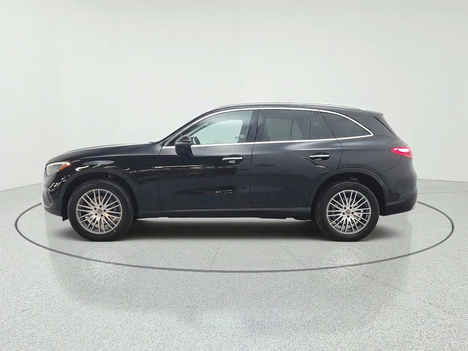 Used 2024 Black Mercedes-Benz GLC 300 SUV image 8