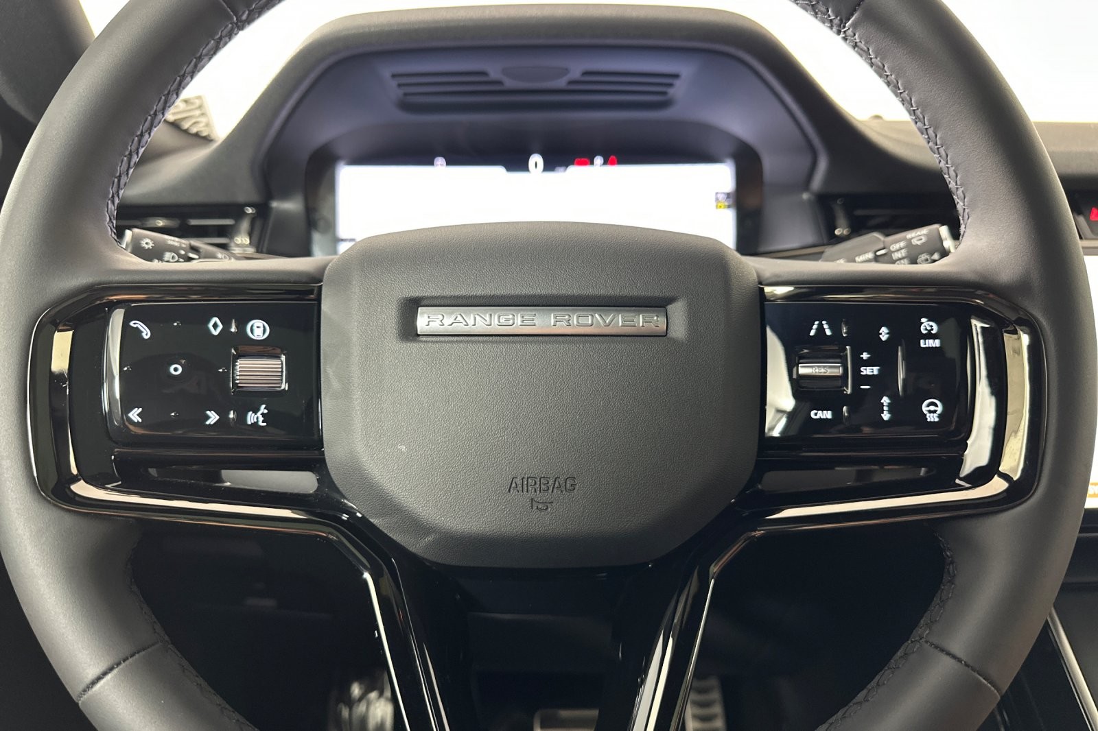 Used 2024 Fuji White Land Rover Dynamic SE AWD image 22